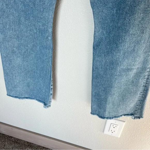 MOTHER The Hustler Ankle Chew Jeans Denim Drinking By the Pool Women’s 32 - Picture 10 of 14